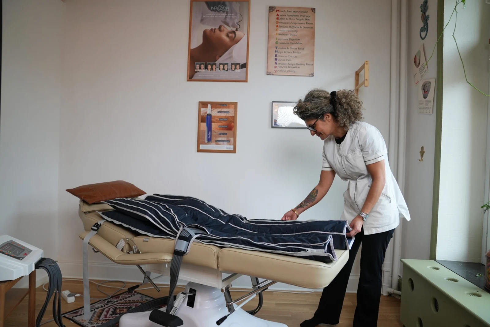 Leila prepares BOA Max 2 at Esperitu Estetik.